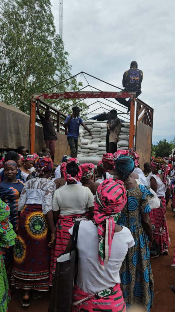 SEOF Distributes Over 2500 Bags Of 50kg Rice To Widows In Oraifite