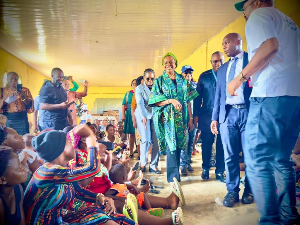 Anambra First Lady Visits IDP camp, donates relief materials to flood victims