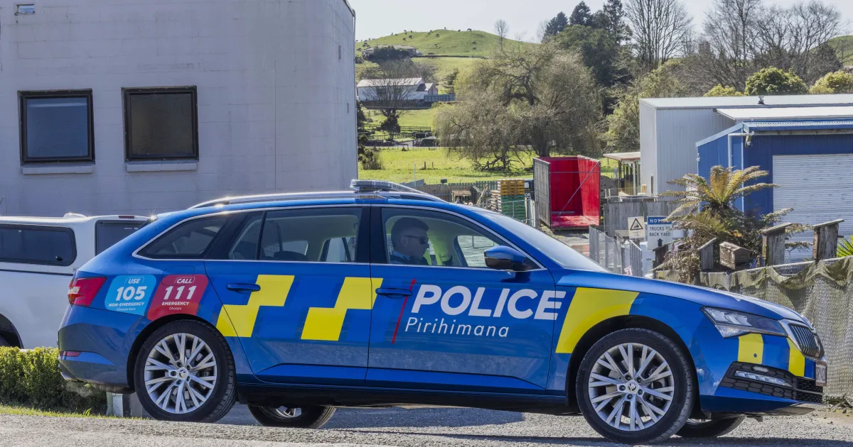 Fugitive New Zealand father Tom Phillips killed by police, authorities say
