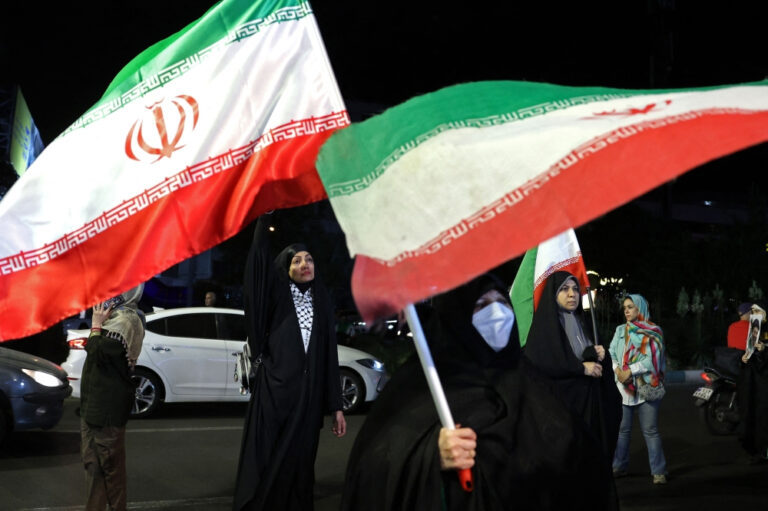 Iran Guards Vow War Will ‘Spread Far Beyond Region’ If US Resumes Attacks