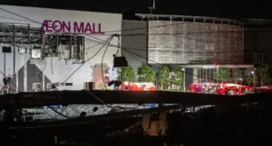 Many Feared Trapped In Quake-Hit Japan Mall