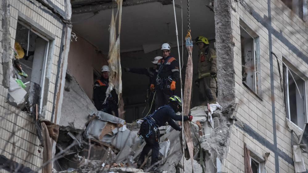 Six Dead, 33 Injured in Latest Russian Missile Attacks on Kyiv
