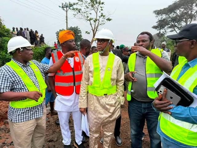 Umahi Visits Benin-Agbor-Asaba Road after Commuters’ Gruelling Experiences